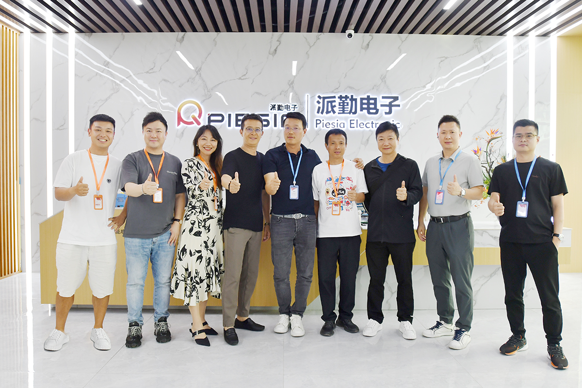 長(zhǎng)江商學(xué)院EMBA精英團(tuán)隊(duì)參訪派勤電子,共話(huà)創(chuàng)新發(fā)展! 長(zhǎng)江商學(xué)院EMBA精英團(tuán)隊(duì)參訪派勤電子,共話(huà)創(chuàng)新發(fā)展!